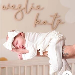 CLOUD WHITE WAFFLE BAMBOO ZIPPER RUFFLE FOOTIE & BAMBOO KNIT LARGE BOW HEADWRAP